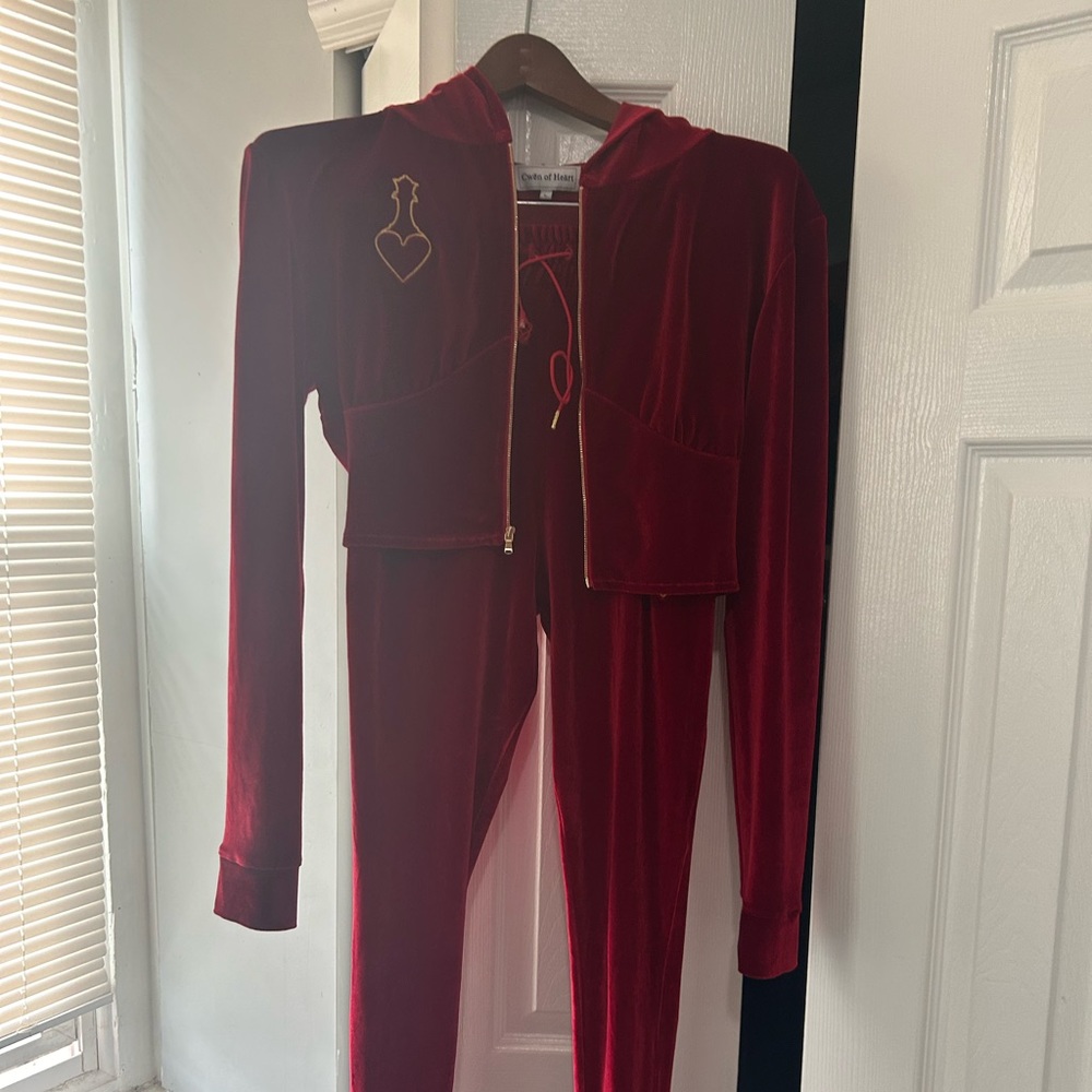 Red L Cwen of Hearts Fitted Crop Jacket with waist control pants